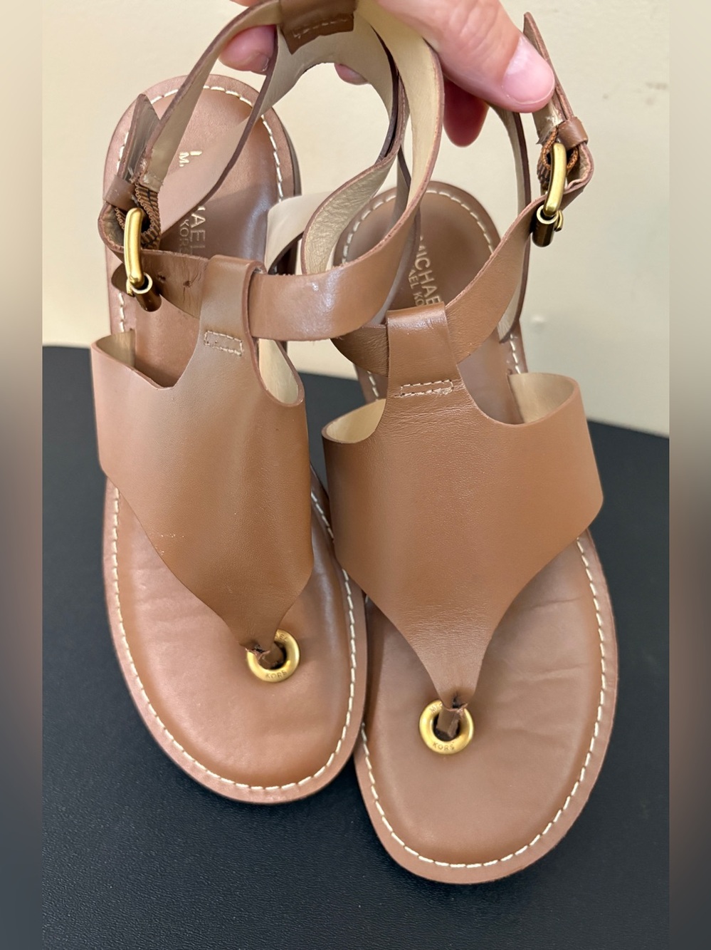 MICHAEL Michael Kors Women's Val Thong Round Toe Flat Sandals Size 7.5